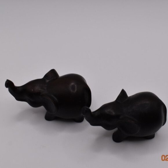 2 - Tiny Carved Wood Elephant Solid (Rare) - Picture 2 of 2